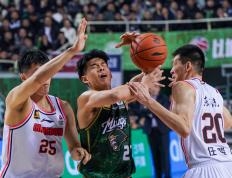 黑白体育-关于今晚达拉斯独行侠再遭质疑——CBA常规赛节点到来，管理层满意，年轻球员得到机会的信息