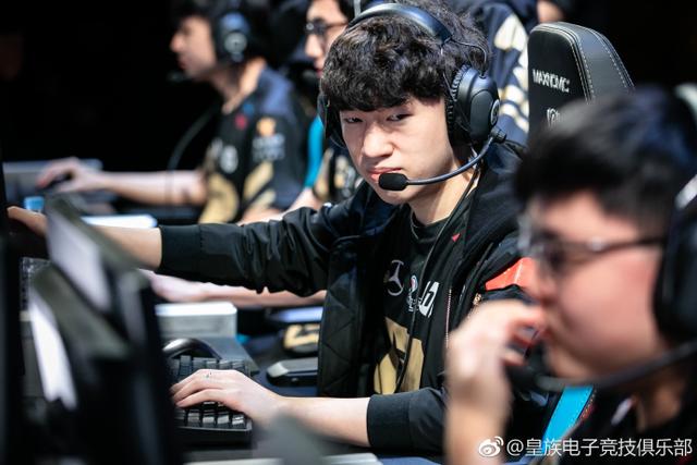 黑白体育-包含Uzi在C9比赛中精彩发挥,高光表现引发热议!的词条