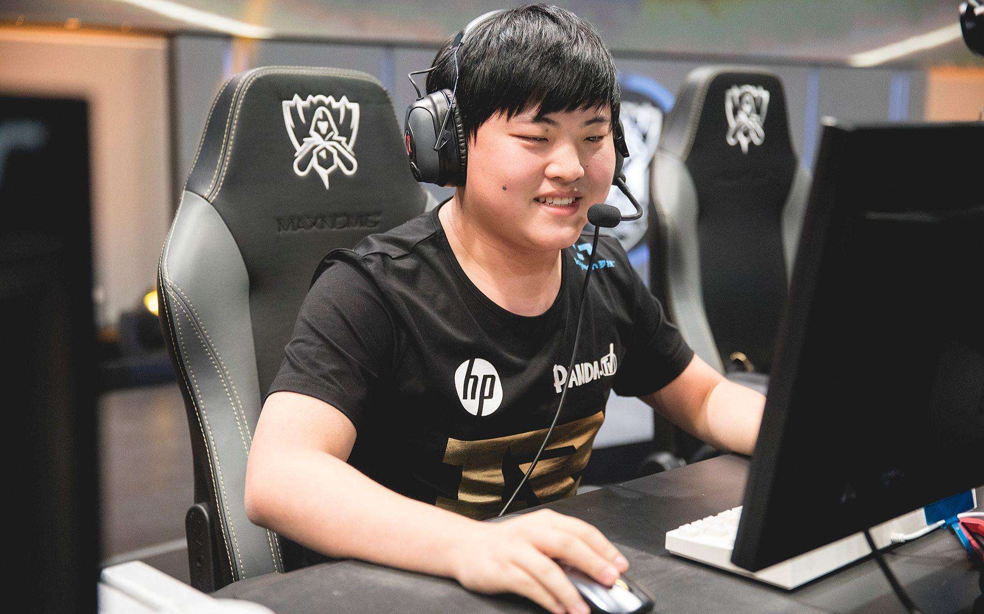 黑白体育-包含Uzi在C9比赛中精彩发挥,高光表现引发热议!的词条